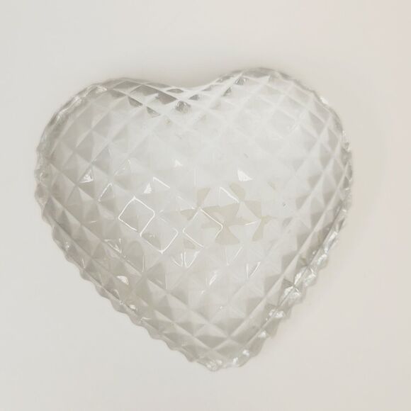 Handcrafted For Silvestri Glass Heart Shape Paperweight - Picture 3 of 8